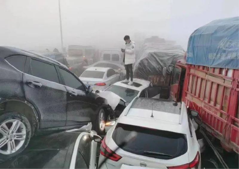 Çin’de yoğun sis: En az 200 araç birbirine girdi, 1 kişi öldü
