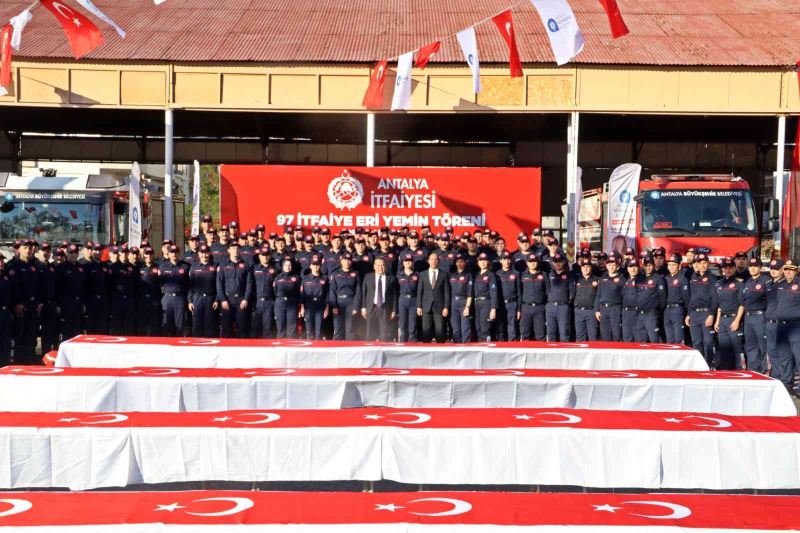 Antalya’da eğitimi tamamlanan 97 itfaiye eri Türk bayrağına el basarak yemin etti
