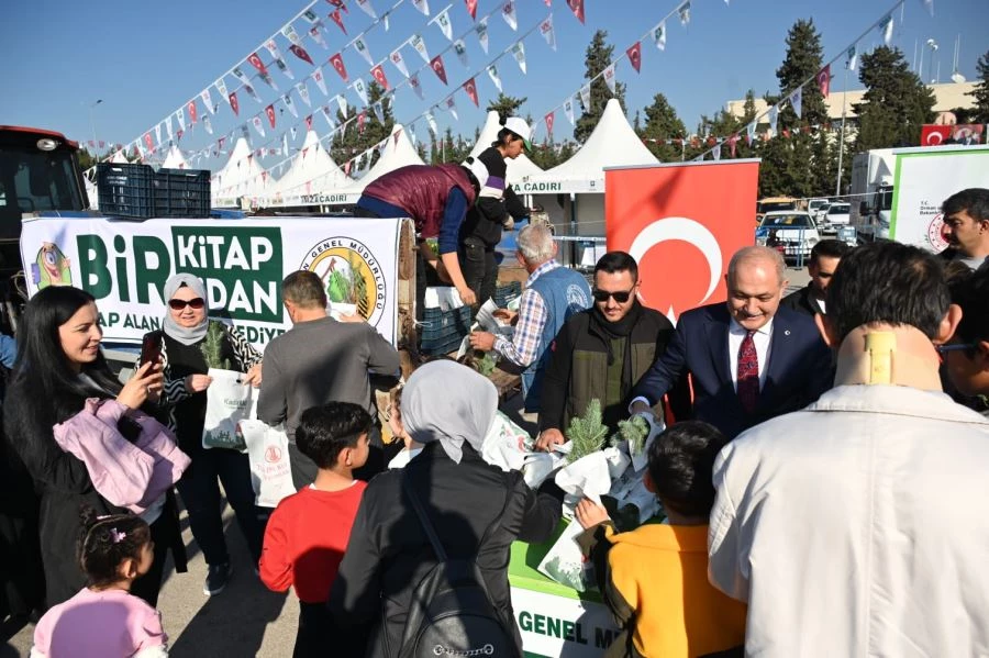 Fuar Alanında “1 Kitap Alana, 1 Fidan” Etkinliği 