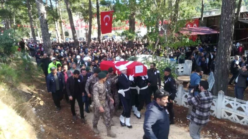 Şehit Komiser Yardımcısı Tülek, memleketinde son yolculuğuna uğurlandı

