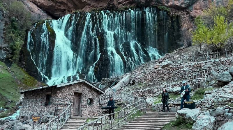 Öğretmenler, kadın kooperatifleri için şarkı besteledi
