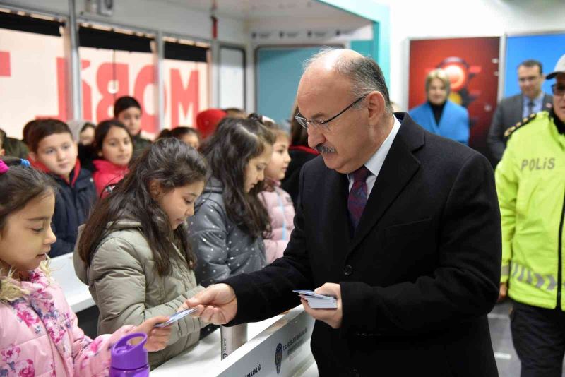 Trafik güvenliği minik dedektiflere emanet
