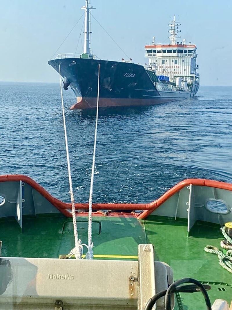 Arızalanan tankeri Kıyı Emniyeti ekipleri kurtardı

