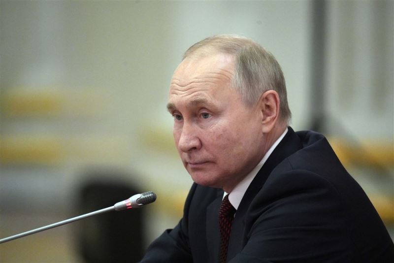 Putin’den batılı ülkelerin gaz borçlarını yabancı para birimleriyle ödemelerine izin

