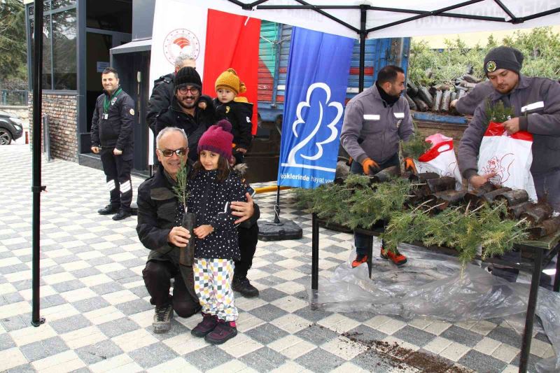 Eskişehir’de “Yeni yıla ağaç keserek değil fidan dikerek girelim” kampanyası
