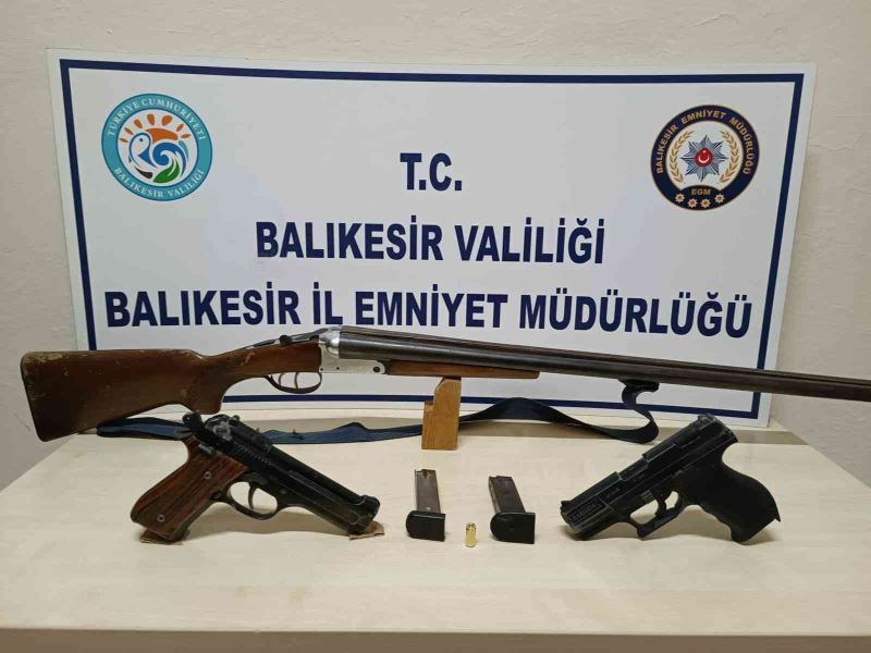 Balıkesir’de 17 aranan şahıstan 11’i tutuklandı
