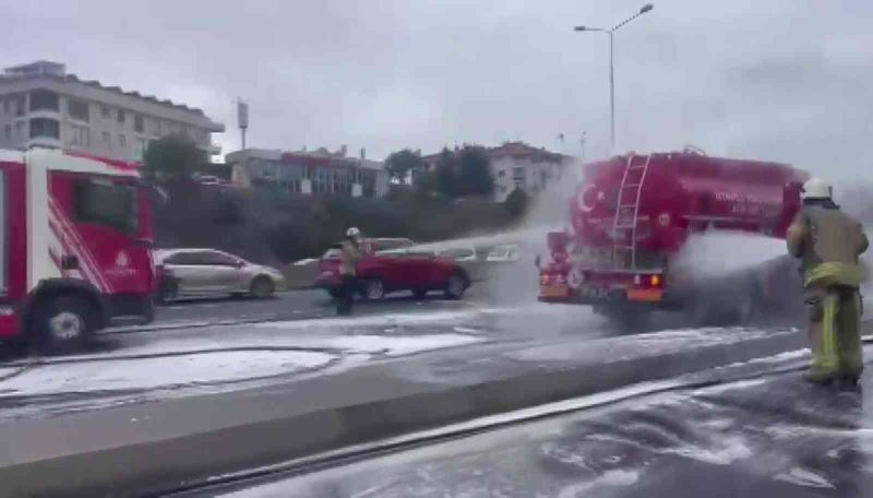 Maltepe’de, İBB’nin atık yağ taşıma tankerinde korkutan yangın
