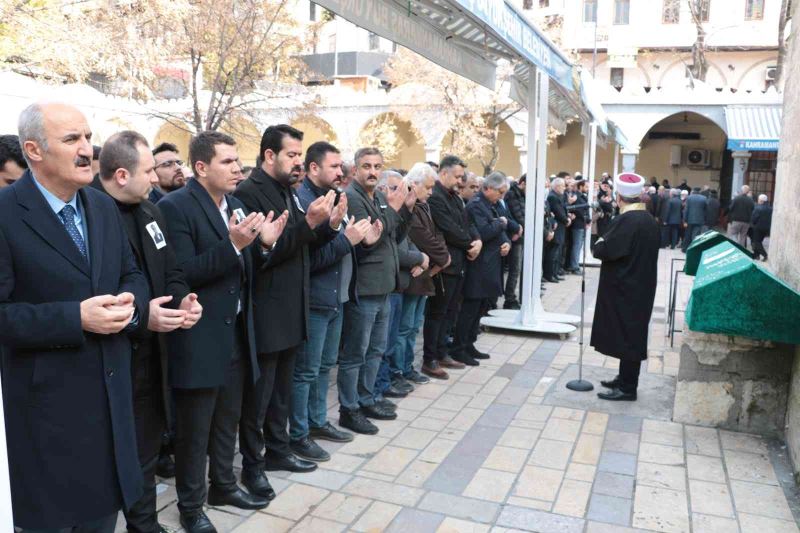 Şair yazar Mehmet Nafiz Karakoç son yolculuğuna uğurlandı
