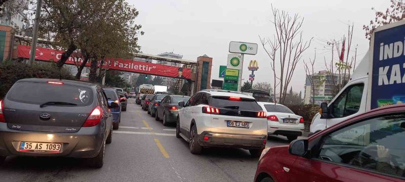 Aydın’da mesai başlangıç ve bitiş saatlerinde trafik kitleniyor

