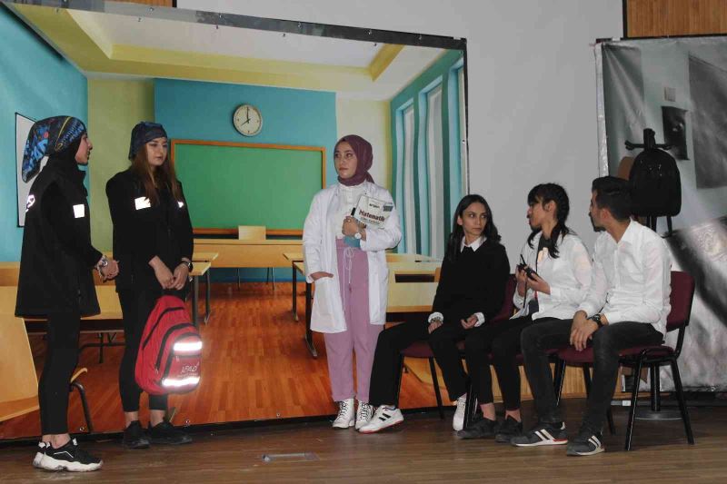 Türkeli’de afet bilinci tiyatro ile anlatılıyor
