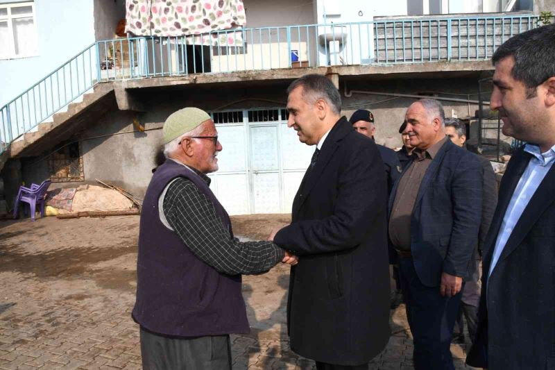 Vali Çuhadar, köylü vatandaşların taleplerini dinledi
