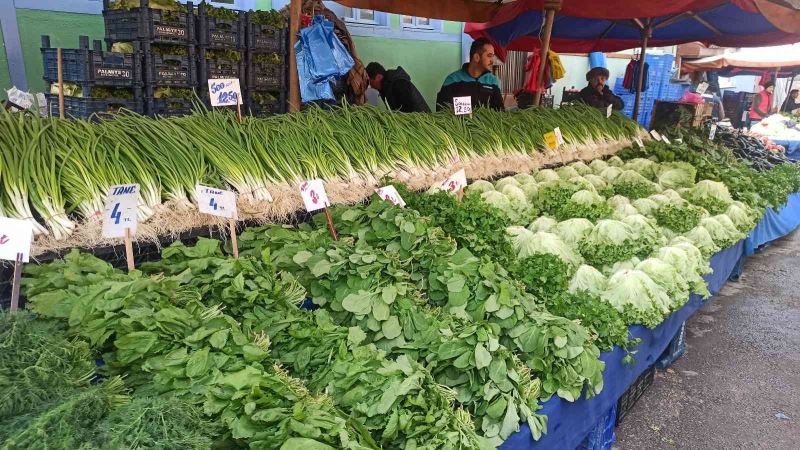 Semt pazarları marketlere göre neredeyse yarı yarıya ucuz
