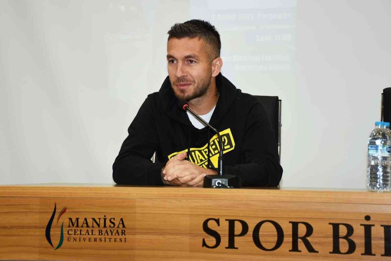 Manisa FK’nın golcü oyuncusu Adem Büyük öğrencilerle buluştu
