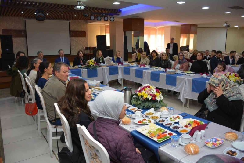 “Gönül Bağı” projesi çerçevesinde özel eğitim öğrenci velilerine yönelik kahvaltı etkinliği gerçekleştirildi
