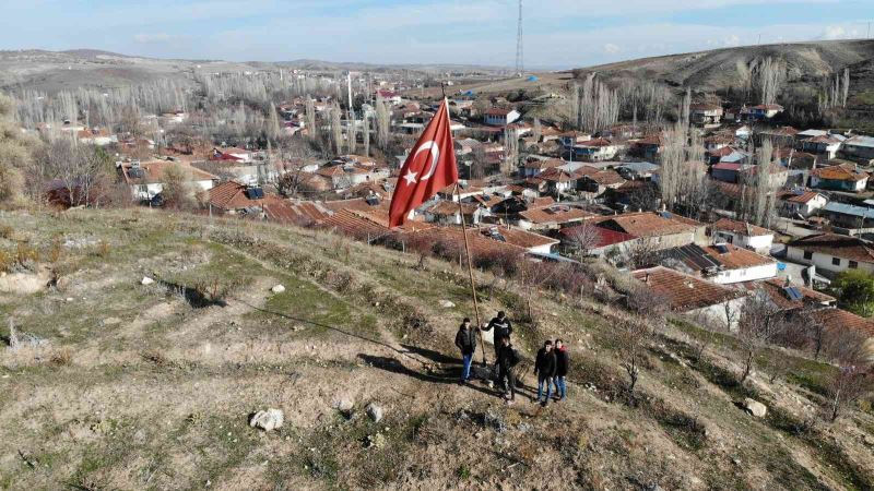 Gençlerin Türk bayrağı hassasiyeti yoğun ilgi gördü
