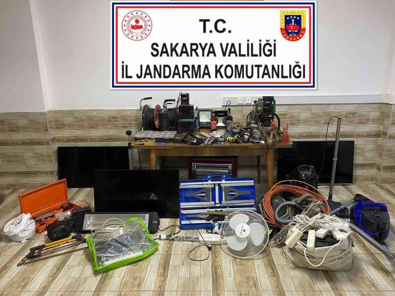 Evlerden çaldıkları eşyaları satıyorlardı yakalandılar: 1 tutuklama
