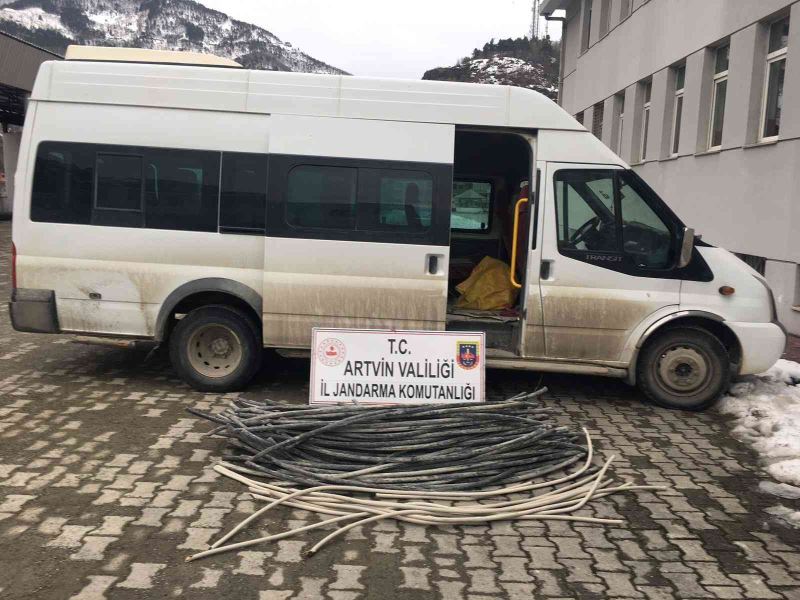 Çalıştıkları iş yerinden kablo çalan iki kişi yakalandı
