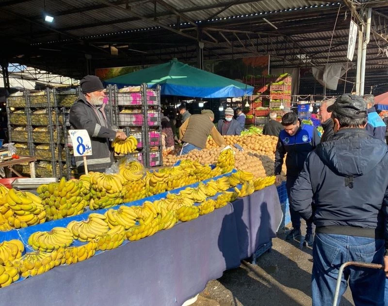 Turgutlu zabıtası pazaryerlerinde denetimlerini sıklaştırdı
