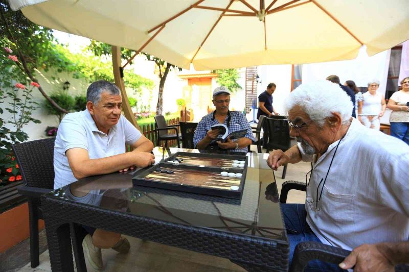 100 Yaş Evleri yeni dostlukların kurulduğu yer haline geldi
