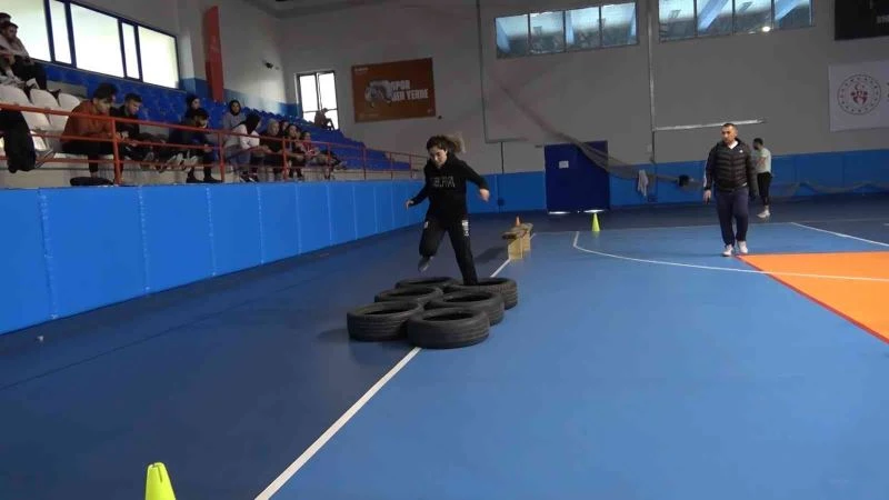 Tatvanlı gençler polislik hayalleri için gece gündüz çalışıyor