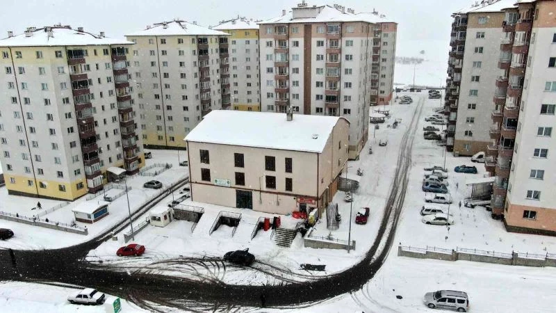 Minaresiz cami minaresine kavuşuyor, cemaat mutlu
