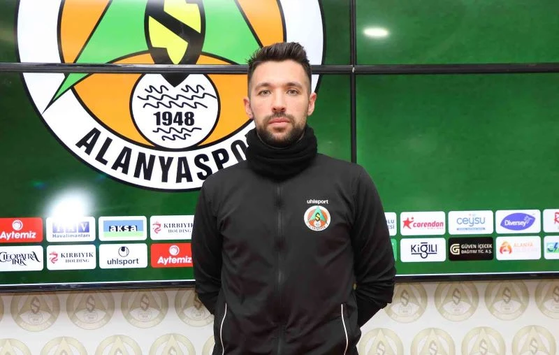 Alanyaspor Teknik Direktörü Farioli: “Pazar günü 2 takım da zorlu bir mücadele verecek”
