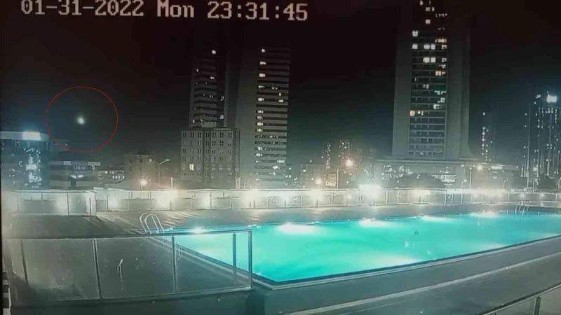 İstanbul semalarından süzülen göktaşı kameralara yansıdı
