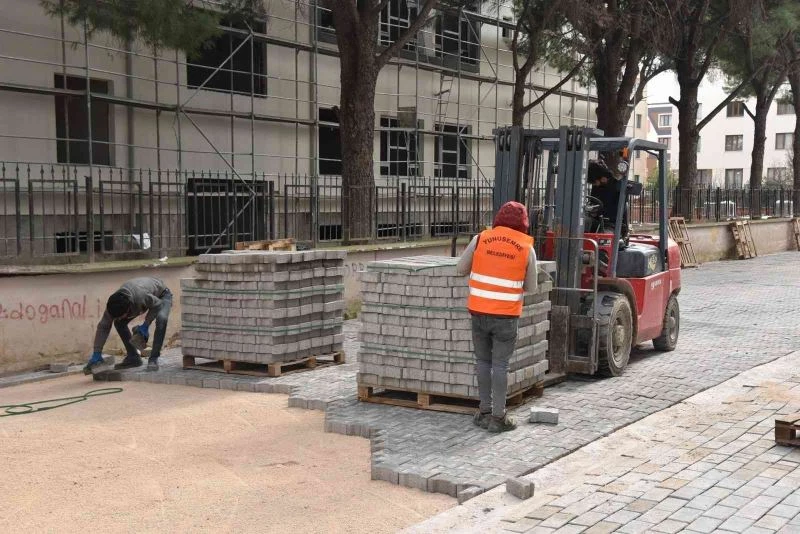 Muradiye’de yol ve kaldırımlar yenileniyor
