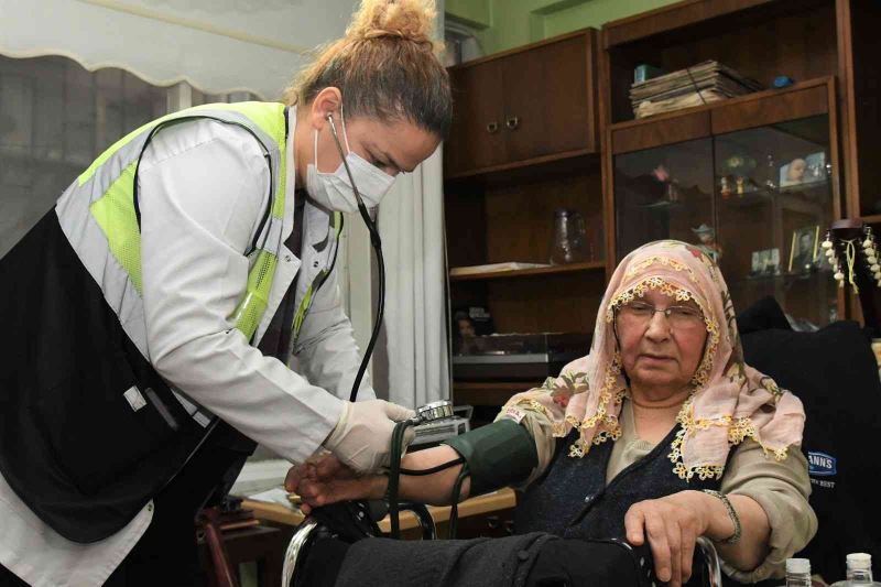 Kadın hastadan sağlık ekibine ‘cümbüşlü’ teşekkür
