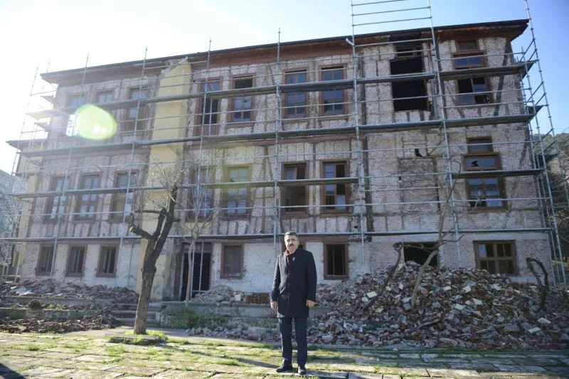 Yıldırım tarihi ayağa kaldırıyor
