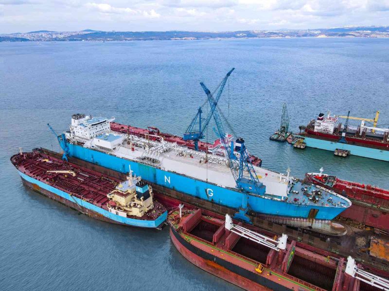 Altınova Tersaneler Bölgesi’nde LNG gemilerinin bakım ve onarımları başladı
