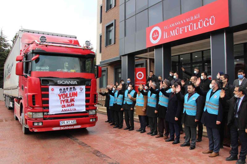 Amasya’dan İdlib’e 3 tır yardım malzemesi gönderildi
