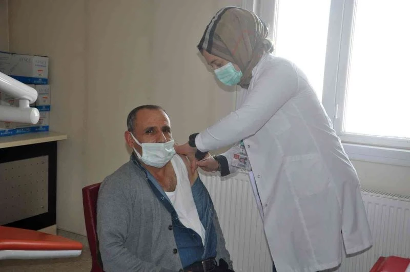 Yüksekova aşılamada lider duruma geldi