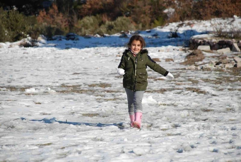 İzmirlilerin kar keyfi sürüyor
