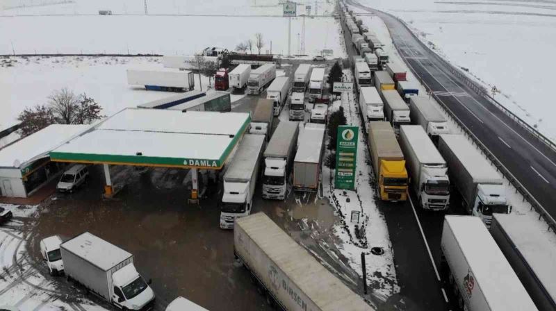 Aksaray’da 3 karayolu tipi sebebiyle trafiğe kapandı
