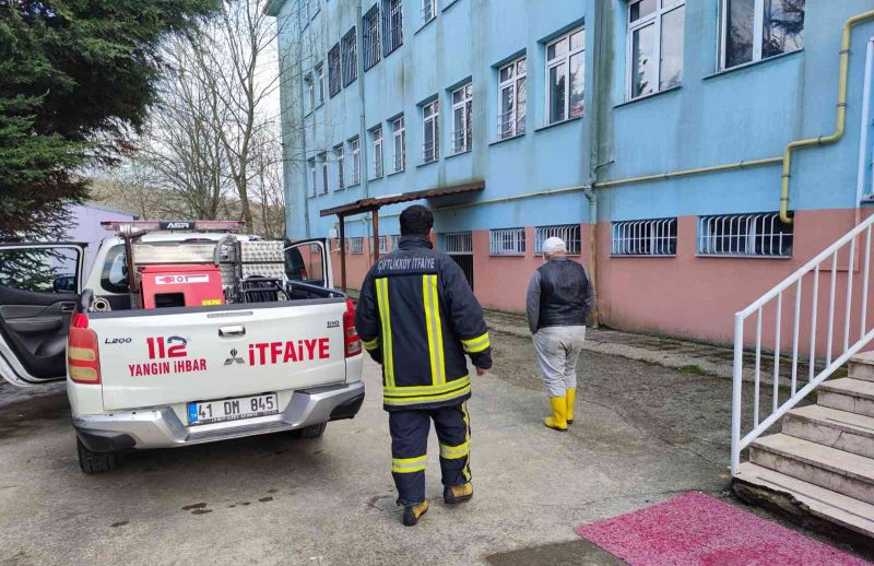 Yalova’daki ilkokulda kimyasal tepkime sonucu oluşan duman tahliye edildi
