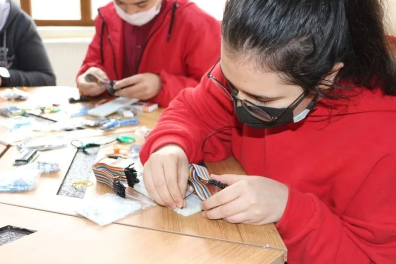 Robotik kodlama sınıflarına teknolojik donanım
