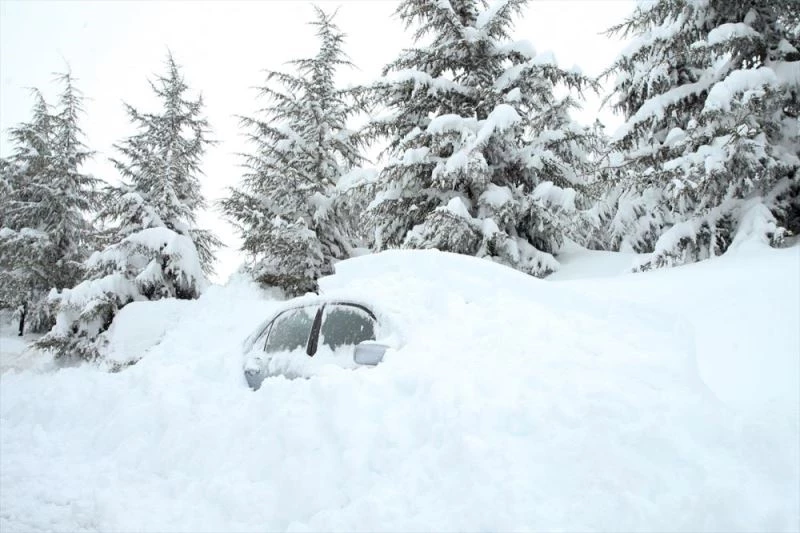 Kar kalınlığının 2 metreye ulaştığı Davraz