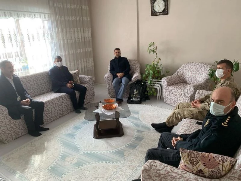 Kaymakam Savar’dan şehit ve gazi ailelerine ziyaret
