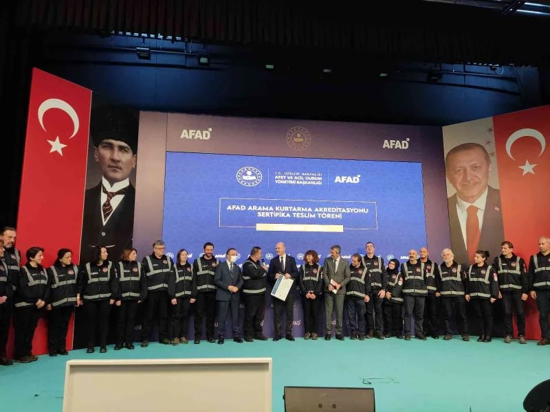 Birçok arama kurtarma ekibinin AFAD Akreditasyon Sertifikasını Bakan Soylu verdi
