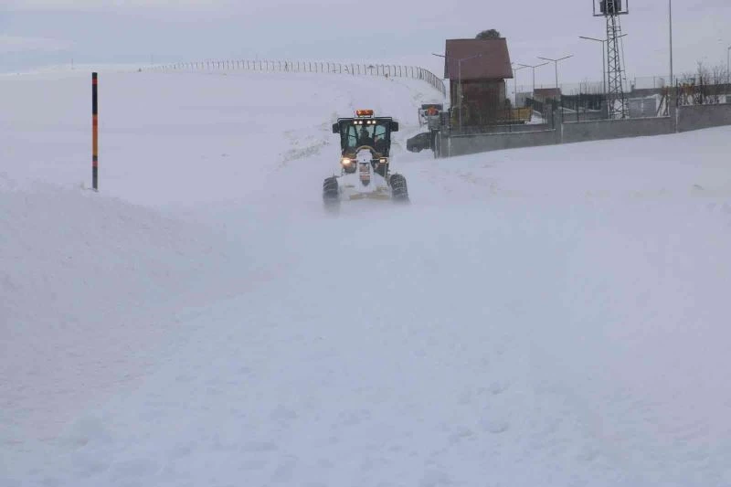 Sivas’ta kapanan yolların neredeyse yarısı ulaşıma açıldı

