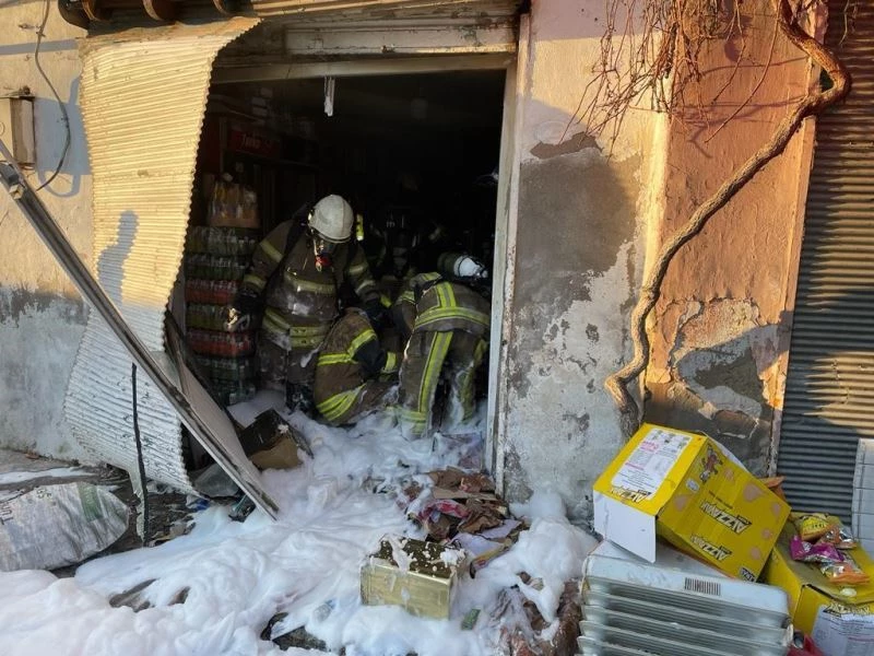 İzmir’deki bakkalda önce yangın, ardından patlama: 4 yaralı
