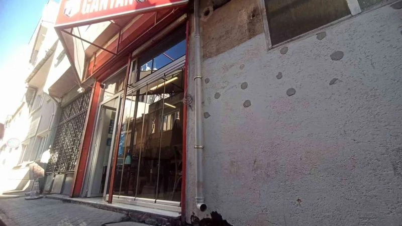 Çalınan gider borusunun yerine yenisini takan işletme sahibi: “Bunu da çalamazlar sanırım”
