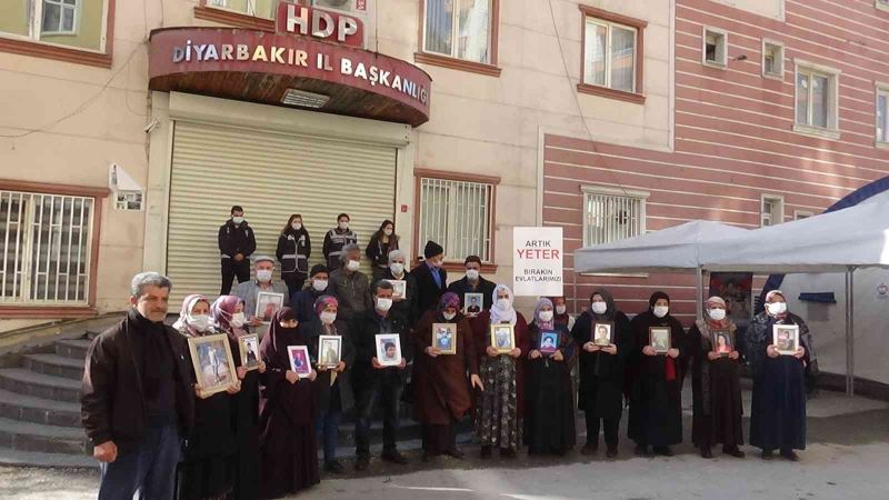 HDP ve PKK mağduru ailelerin evlat nöbeti 893’üncü gününde
