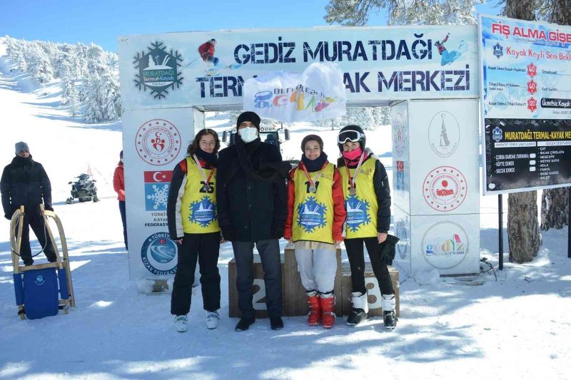 Gediz Muratdağı Termal Kayak Merkezi’nde kayak ve kızak yarışmaları
