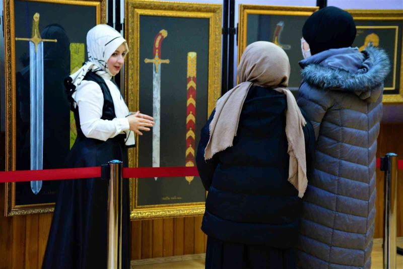 Topkapı Sarayı’ndaki kutsal emanetler, tarih meraklılarının ayağına gidiyor
