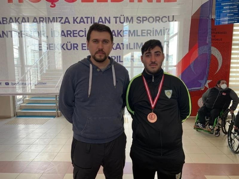 Manisalı Samet Akça atıcılıkta Türkiye 3’üncüsü oldu
