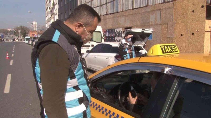 Kadıköy’de kural ihlali yapan taksicilere ceza
