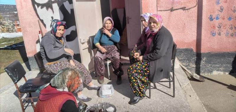 Okul lojmanı ana sınıfı yapmak için kadınlar seferber oldu
