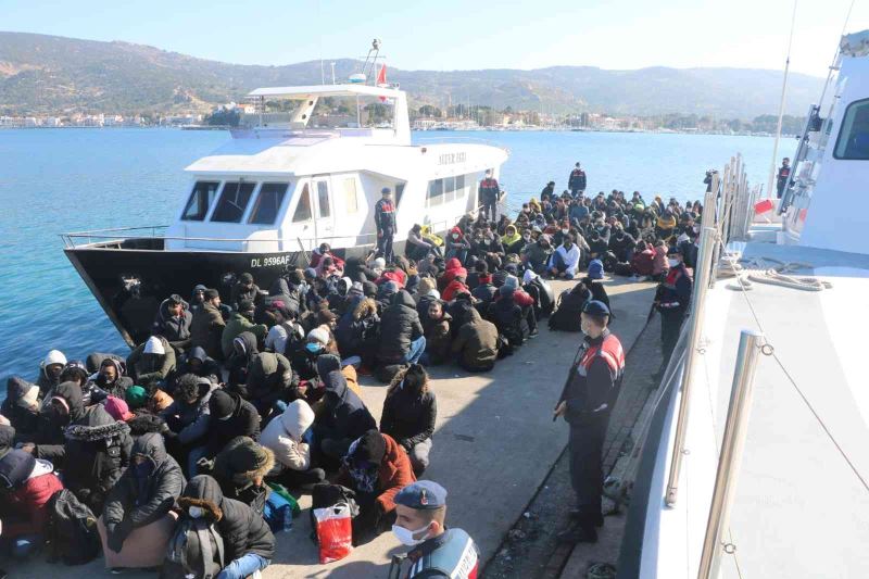 İzmir’de göçmen operasyonu: 226 göçmen ile 10 insan kaçakçısı yakalandı
